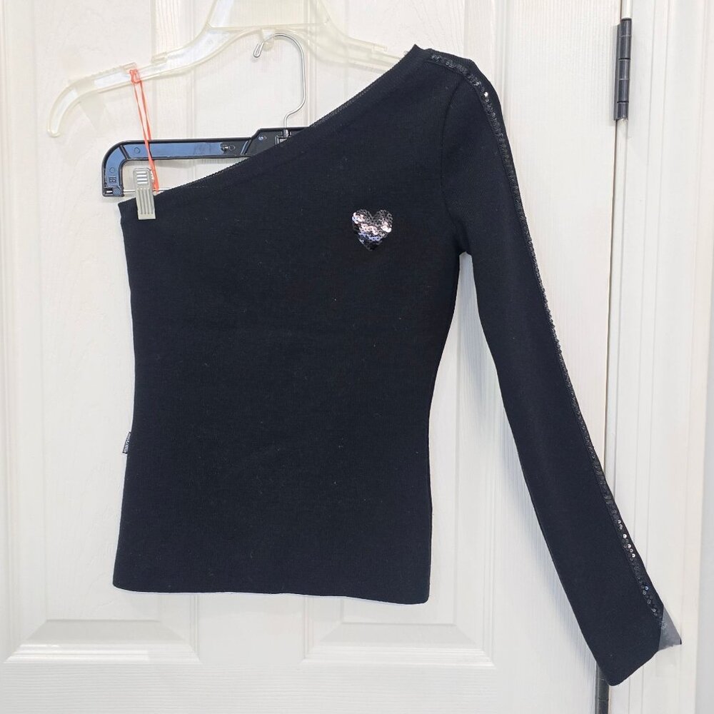 🖤 Moschino Jeans One-Shoulder Sweater with Sequin Heart